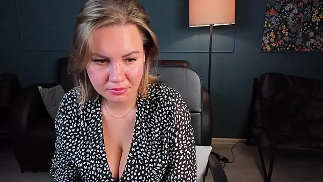 AriaEven online show from October 2025 09:06:02 AM