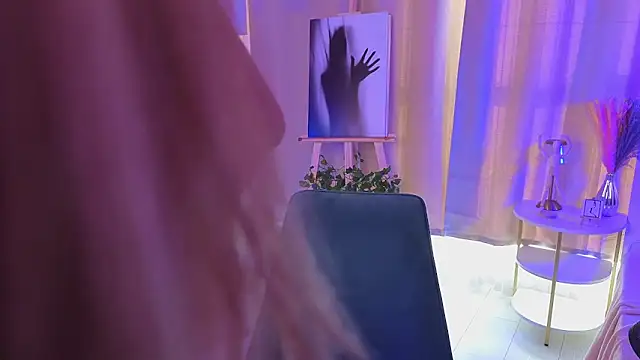 JulieLupo online show from November 2025 06:23:01 AM