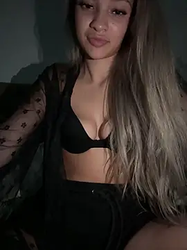 Honeyyyxo online show from October 2025 08:16:02 PM