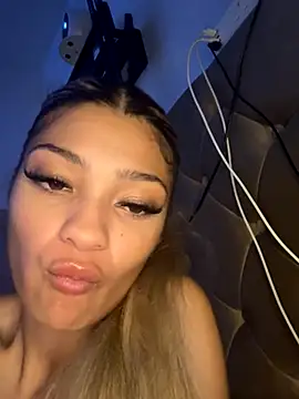 Honeyyyxo online show from November 2025 03:20:02 AM