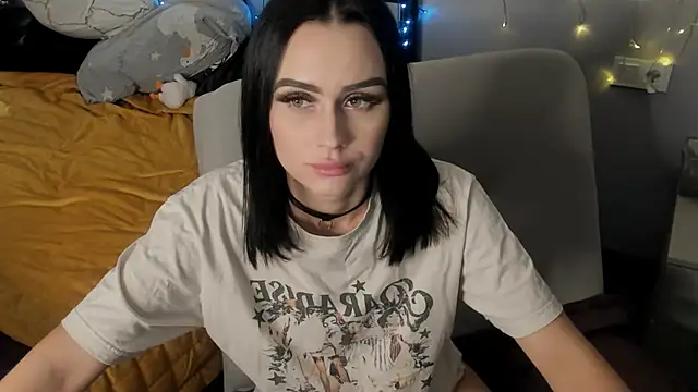 Snapshot of Lisa__Johnson chatting on December 2025 12:20:02 AM Lisa Johnson online show from December 2025 12:20:02 AM