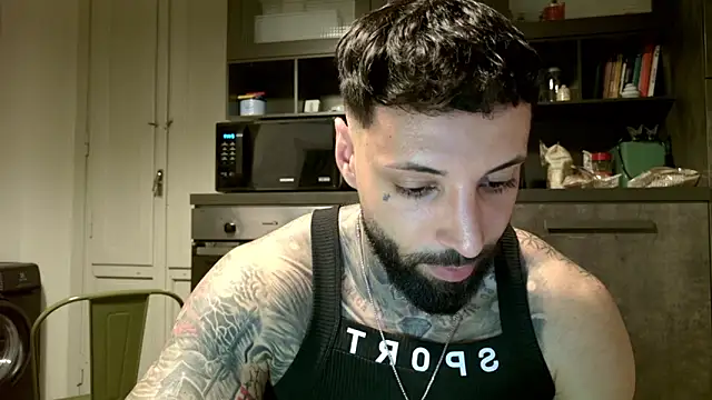 Snapshot of MasculineGuy99 chatting on May 2026 11:33:02 PM MasculineGuy99 online show from May 2026 11:33:02 PM