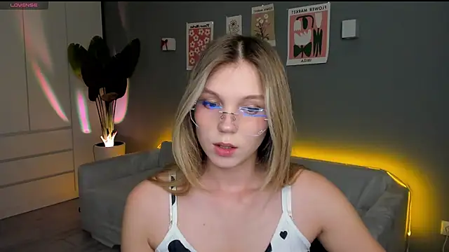 Snapshot of linakorvin chatting on October 2025 01:33:02 PM linakorvin online show from October 2025 01:33:02 PM