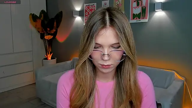 Snapshot of linakorvin chatting on November 2025 01:43:02 PM linakorvin online show from November 2025 01:43:02 PM