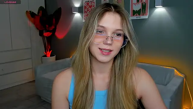 Snapshot of linakorvin chatting on November 2025 01:11:02 PM linakorvin online show from November 2025 01:11:02 PM