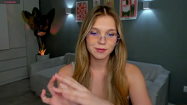 Snapshot of linakorvin chatting on November 2025 01:29:02 PM linakorvin online show from November 2025 01:29:02 PM