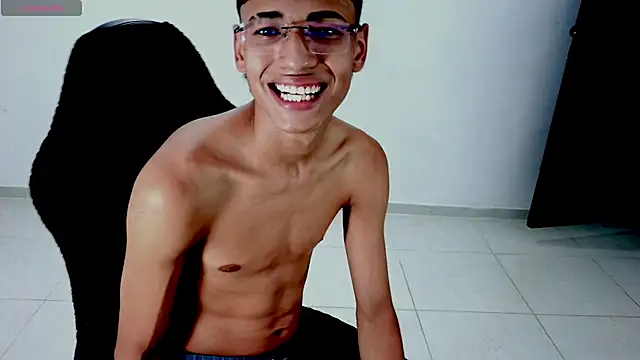 Snapshot of Im_david02 chatting on April 2026 04:00:02 PM Im david02 online show from April 2026 04:00:02 PM