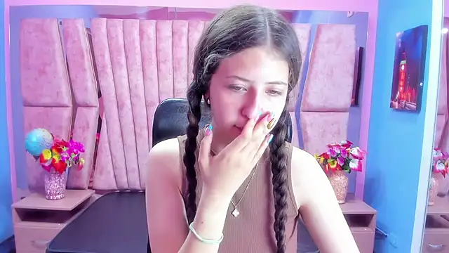 sarah sweett  online show from October 2025 02:18:02 PM