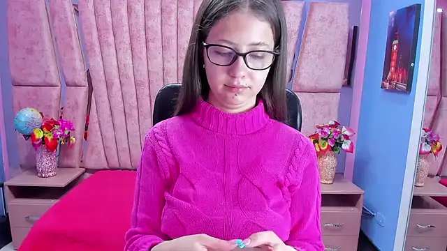 sarah sweett  online show from October 2025 02:28:02 PM