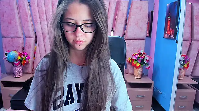 sarah sweett  online show from February 2026 02:58:02 PM