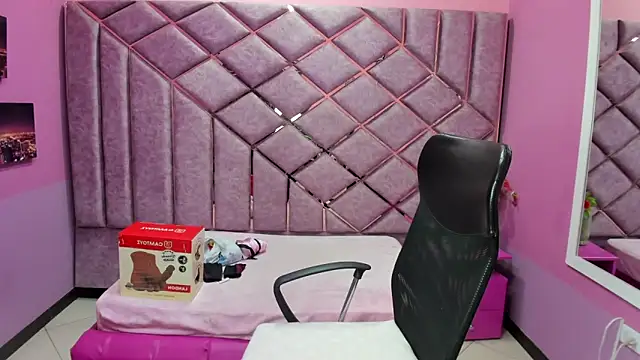 sarah sweett  online show from April 2026 02:56:01 PM