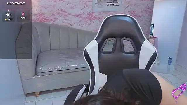 mia foster t online show from February 2026 01:22:01 PM