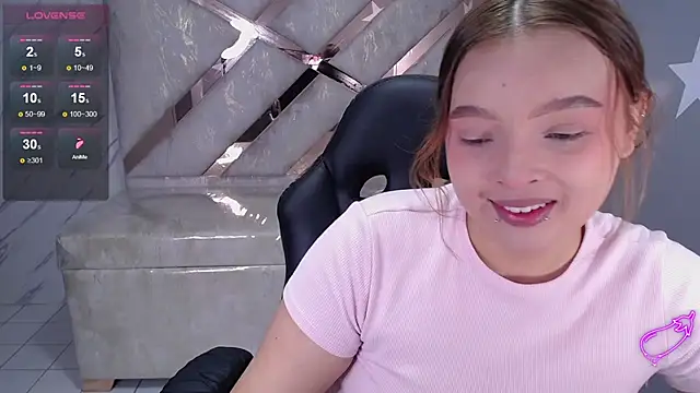 Snapshot of mia_foster_t chatting on April 2026 01:17:01 PM mia foster t online show from April 2026 01:17:01 PM