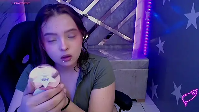 Snapshot of mia_foster_t chatting on May 2026 01:17:01 PM mia foster t online show from May 2026 01:17:01 PM