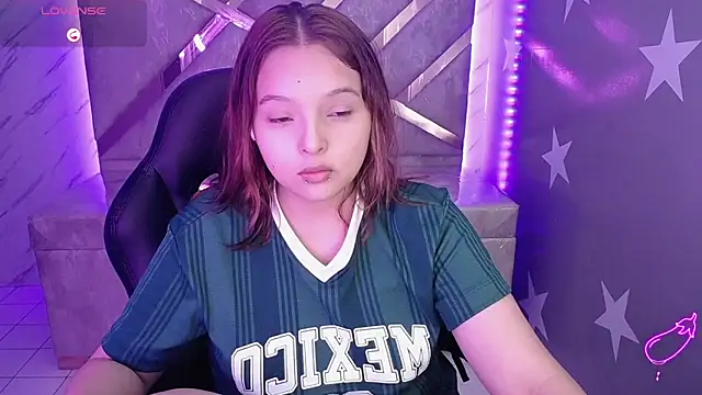 Snapshot of mia_foster_t chatting on May 2026 01:08:02 PM mia foster t online show from May 2026 01:08:02 PM