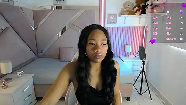Snapshot of Charlotte_ebony_ chatting on October 2025 01:09:01 PM Charlotte ebony online show from October 2025 01:09:01 PM