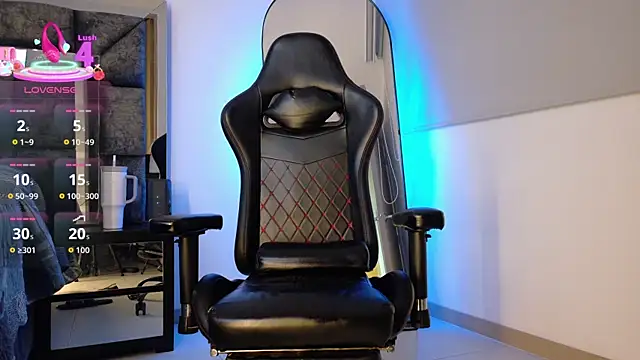 johnjaguar1  online show from April 2026 11:10:01 AM