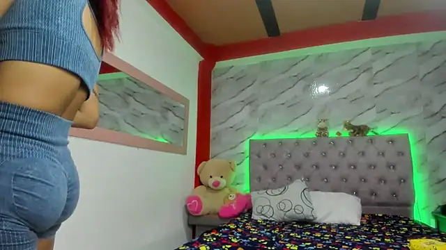 Stefany Andruw online show from November 2025 04:29:02 PM