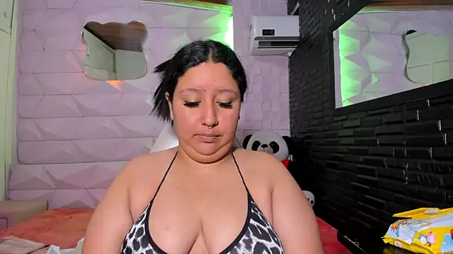 DulcineaSaenz online show from October 2025 05:55:02 PM