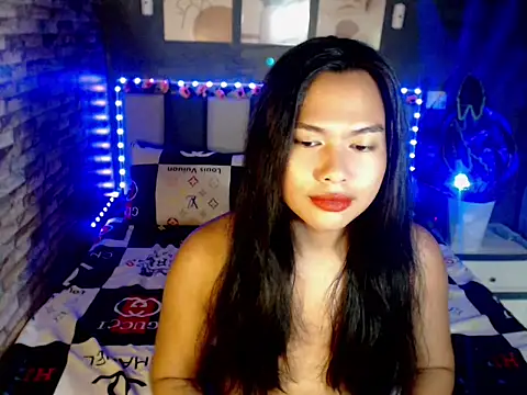 Snapshot of fallinLunaxX chatting on May 2026 09:28:02 AM fallinLunaxX online show from May 2026 09:28:02 AM