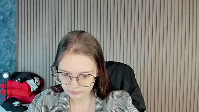 Snapshot of shy_elina01 chatting on October 2025 10:23:02 AM shy elina01 online show from October 2025 10:23:02 AM