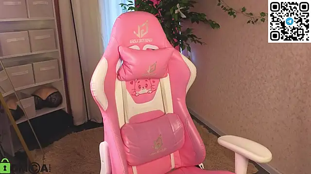 L1na Reeds online show from April 2026 01:12:02 AM