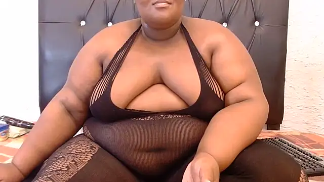 Snapshot of LadyBear2002 chatting on June 2026 04:33:02 PM LadyBear2002 online show from June 2026 04:33:02 PM