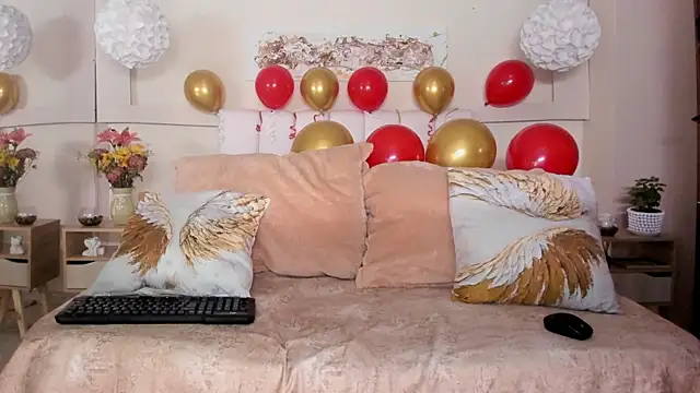 Snapshot of AriaVega chatting on April 2026 12:33:01 PM AriaVega online show from April 2026 12:33:01 PM