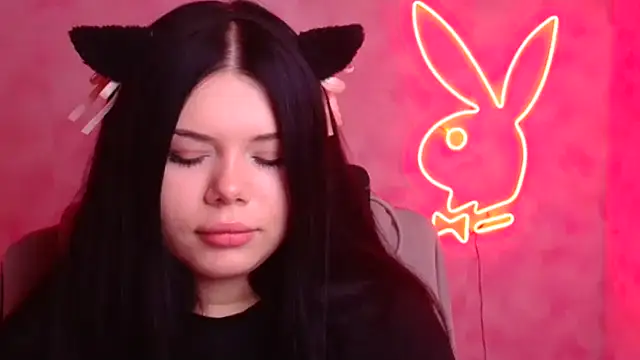 Mona Esty online show from November 2025 06:46:02 AM