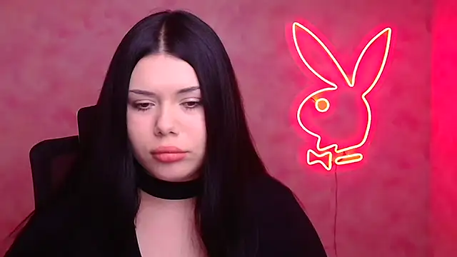 Mona Esty online show from December 2025 08:25:01 PM