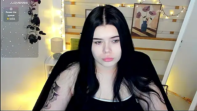 Mona Esty online show from February 2026 07:39:01 PM