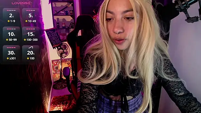 lunarichy22 online show from November 2025 09:41:02 PM