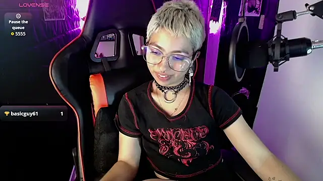 lunarichy22 online show from December 2025 10:15:01 PM