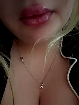 Snapshot of clarissetriolett chatting on October 2025 09:23:01 PM clarissetriolett online show from October 2025 09:23:01 PM