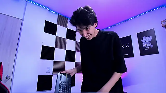 jeycobb online show from April 2026 01:30:01 AM