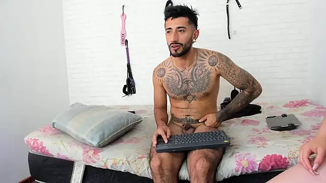 Snapshot of sofiandnick_smith chatting on April 2026 07:42:01 PM sofiandnick smith online show from April 2026 07:42:01 PM