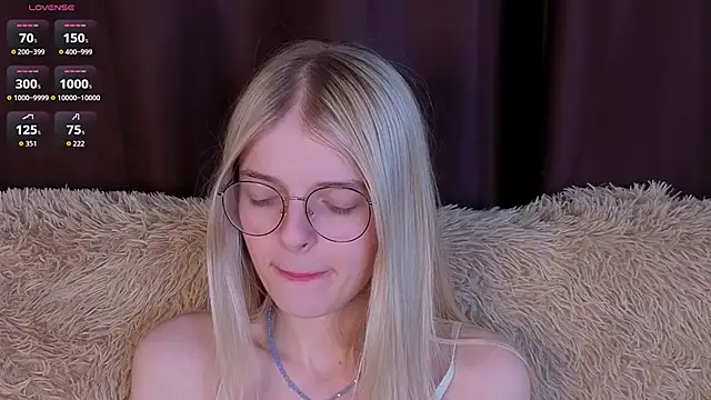 MonicaShiny online show from December 2025 09:00:01 PM