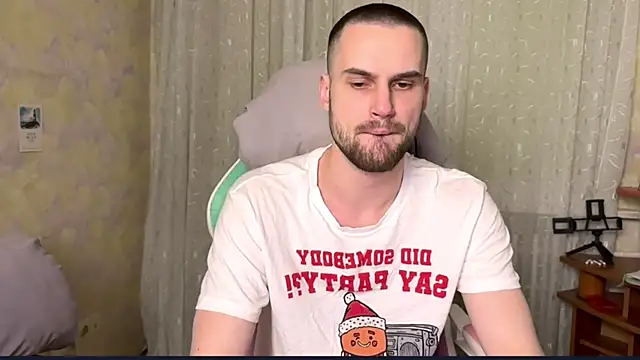 Iveraan online show from December 2025 07:00:01 PM