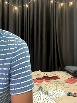 Snapshot of vickyandtania chatting on December 2025 05:18:02 PM vickyandtania online show from December 2025 05:18:02 PM