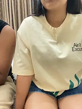 vickyandtania online show from March 2026 05:27:01 PM