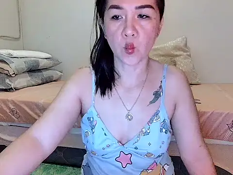 Snapshot of KissHott chatting on July 2026 08:33:02 PM KissHott online show from July 2026 08:33:02 PM