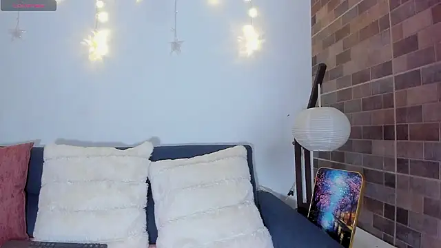 luna valen online show from February 2026 09:09:02 PM