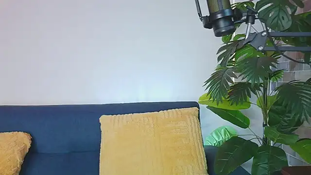 Snapshot of luna_valen chatting on May 2026 04:10:02 AM luna valen online show from May 2026 04:10:02 AM