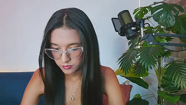 Snapshot of luna_valen chatting on May 2026 03:48:02 AM luna valen online show from May 2026 03:48:02 AM