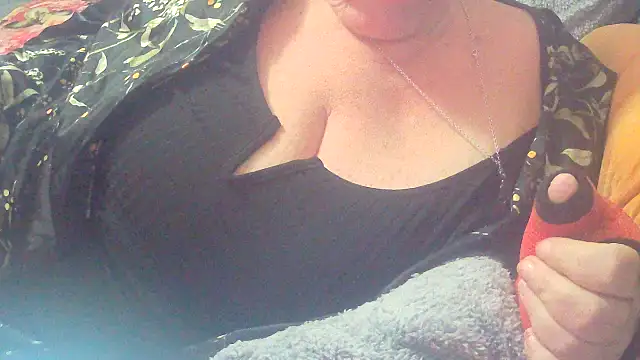 Playful MILF Demi online show from October 2025 09:36:02 PM