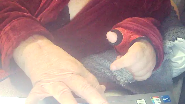 Playful MILF Demi online show from October 2025 09:38:01 PM