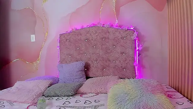 Malory  Jones online show from November 2025 06:42:02 PM