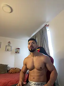 Ezzio Scolaro online show from February 2026 01:07:01 PM