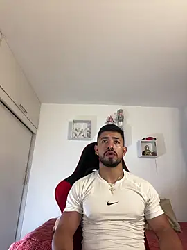 Ezzio Scolaro online show from April 2026 11:32:02 PM