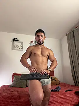 Ezzio Scolaro online show from April 2026 01:42:02 AM